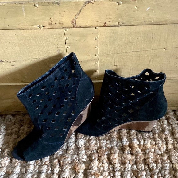 RACHEL RACHEL ROY SUEDE LEATHER BOOT BLACK CUTOUT WEDGE BOOTIES 9 M - Picture 11 of 11
